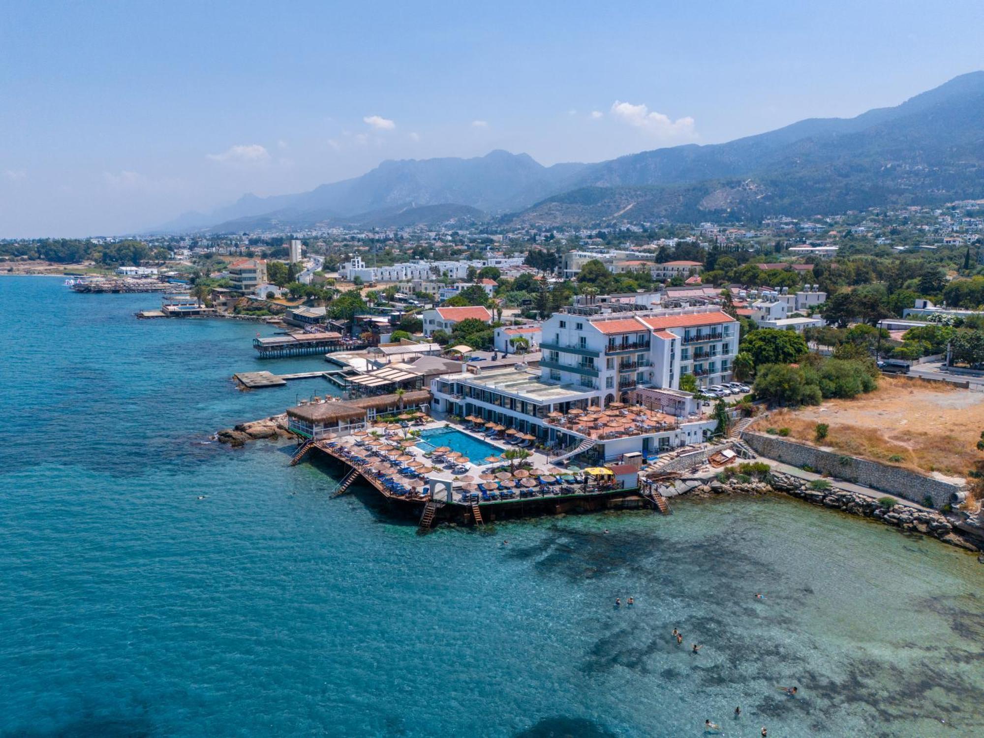 Manolya Hotel Lapithos  Exterior photo
