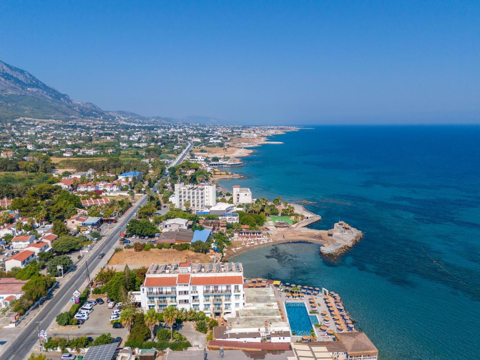 Manolya Hotel Lapithos  Exterior photo