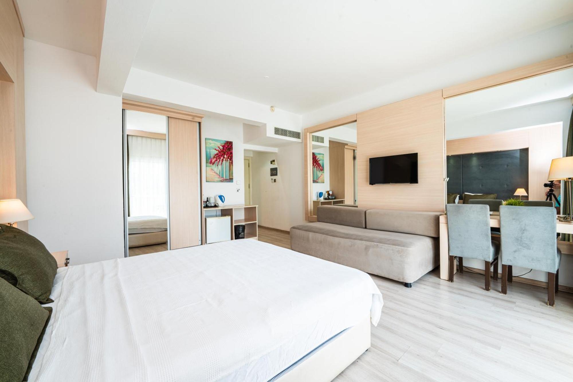 Manolya Hotel Lapithos  Exterior photo