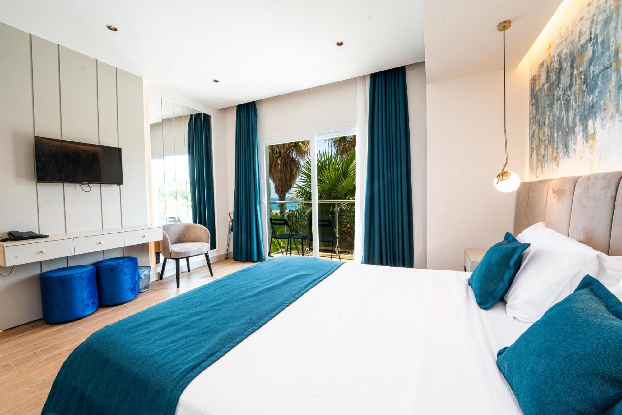 Manolya Hotel Lapithos  Exterior photo