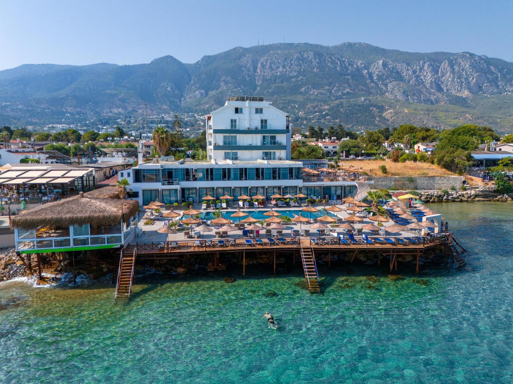 Manolya Hotel Lapithos  Exterior photo